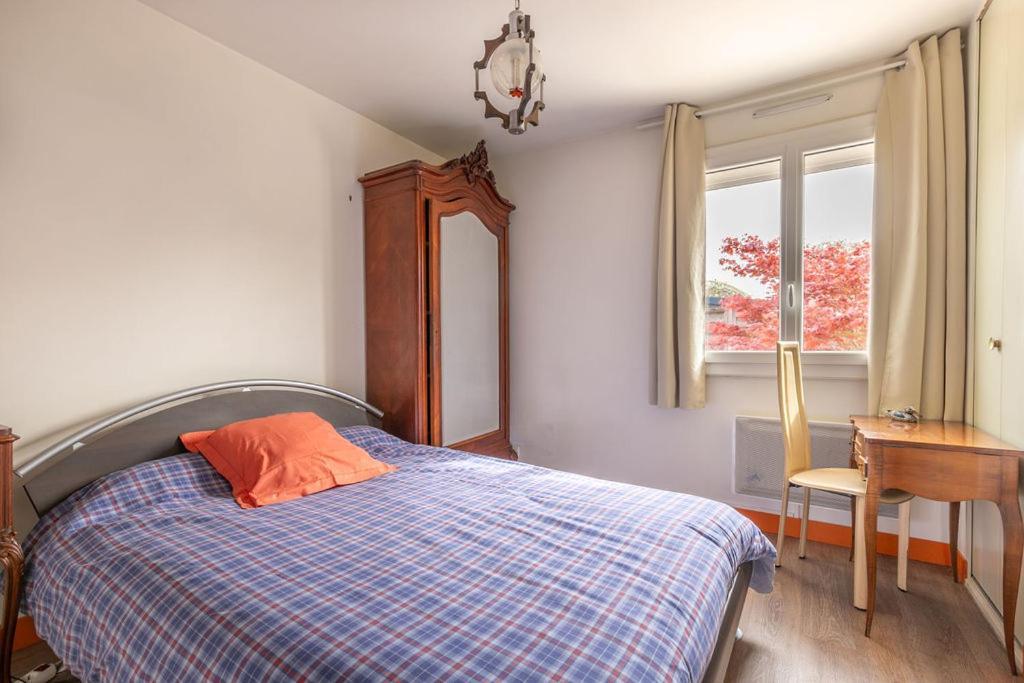 Maison Au Calme Proche Gare Holiday home Fleury-les-Aubrais